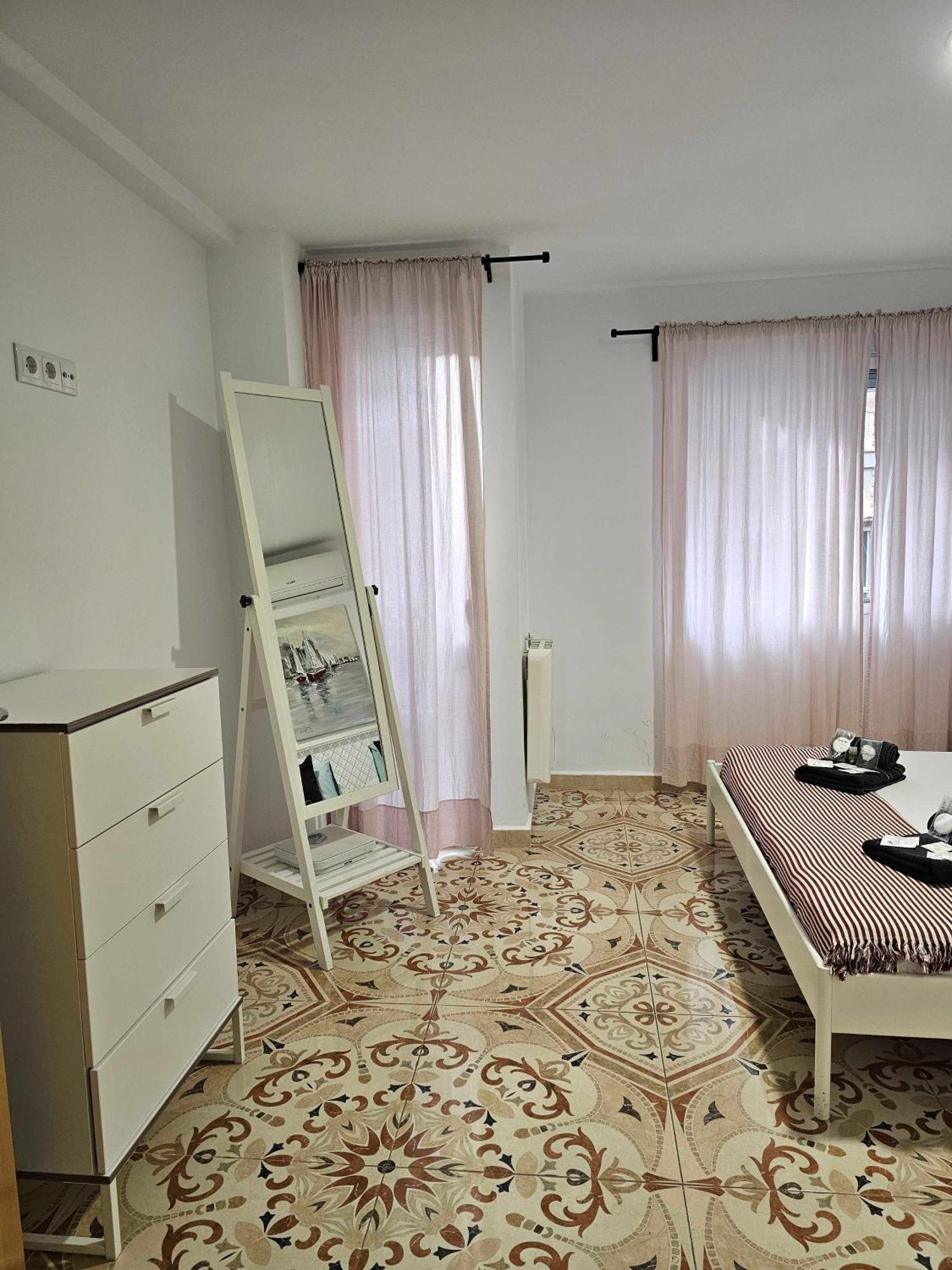 Suncastle Apartamentos Alicante -With Sunny Rooftop Terrace And Barbecue Bagian luar foto