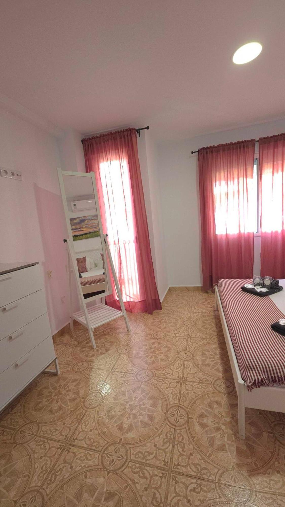 Suncastle Apartamentos Alicante -With Sunny Rooftop Terrace And Barbecue Bagian luar foto